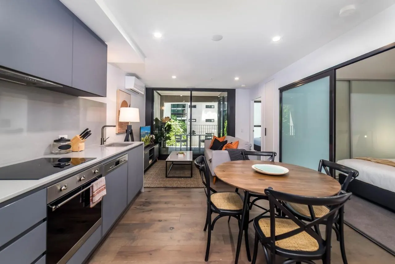 Center 2-Bed With Rooftop Pool & Secure Parking Canberra Apartment